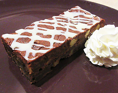 まるなかふぇ　今月のスイーツ　胡桃たっぷりブラウニー