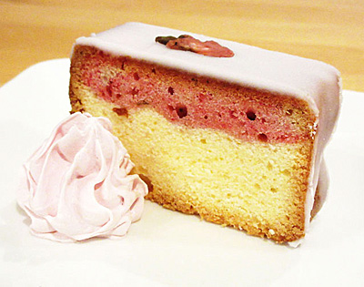 まるなかふぇ　今月のスイーツ　桜のパウンドケーキ